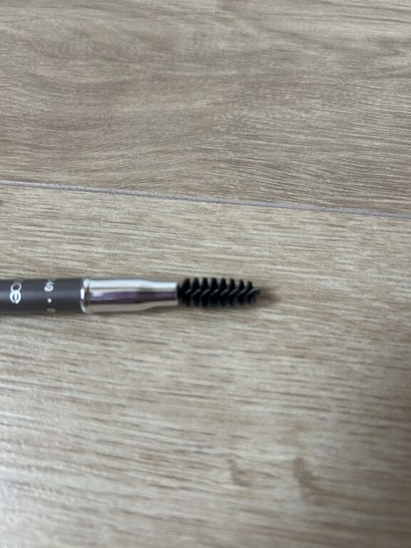 Дуже класний бюджетний олівець для брів