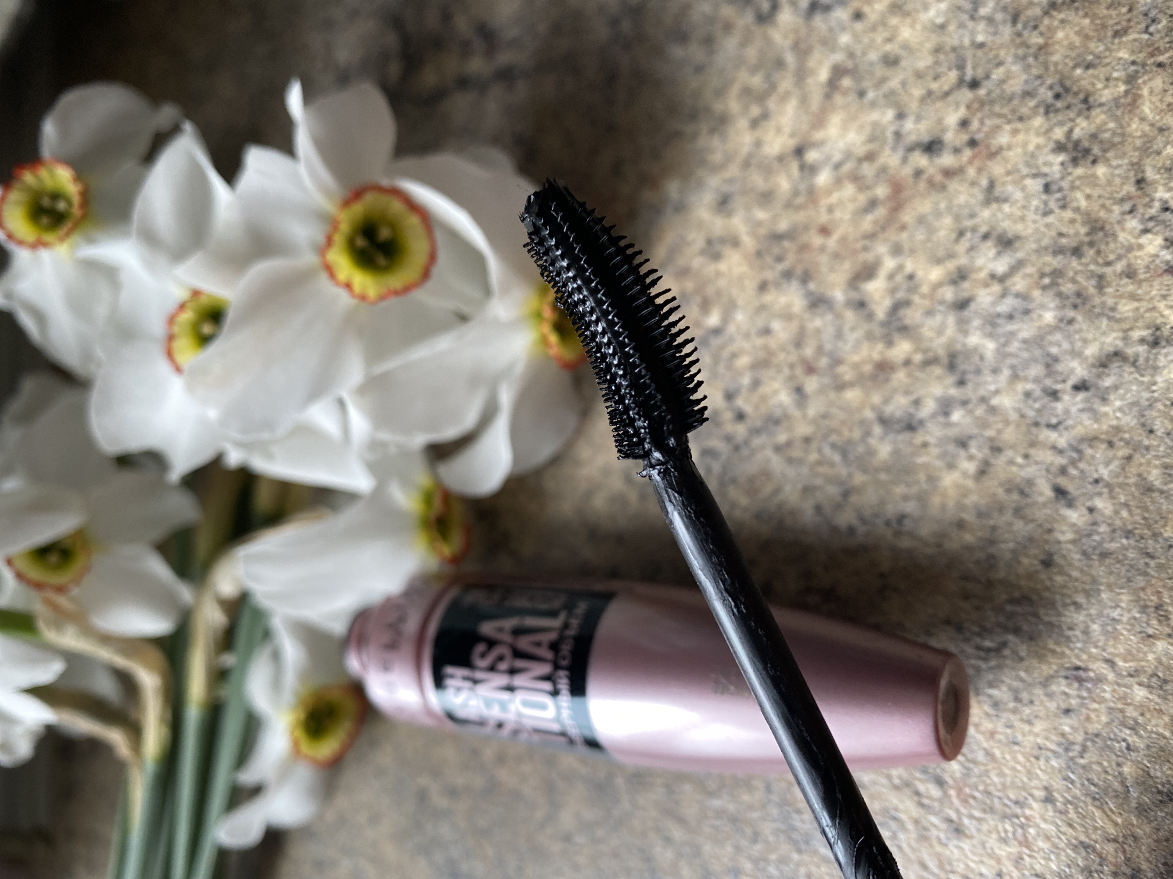 Maybelline New York Lash Sensational Intense Black.