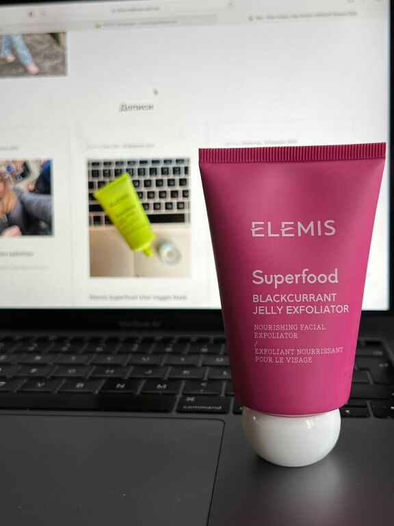 Elemis Superfood Blackcurrant Jelly Exfoliator