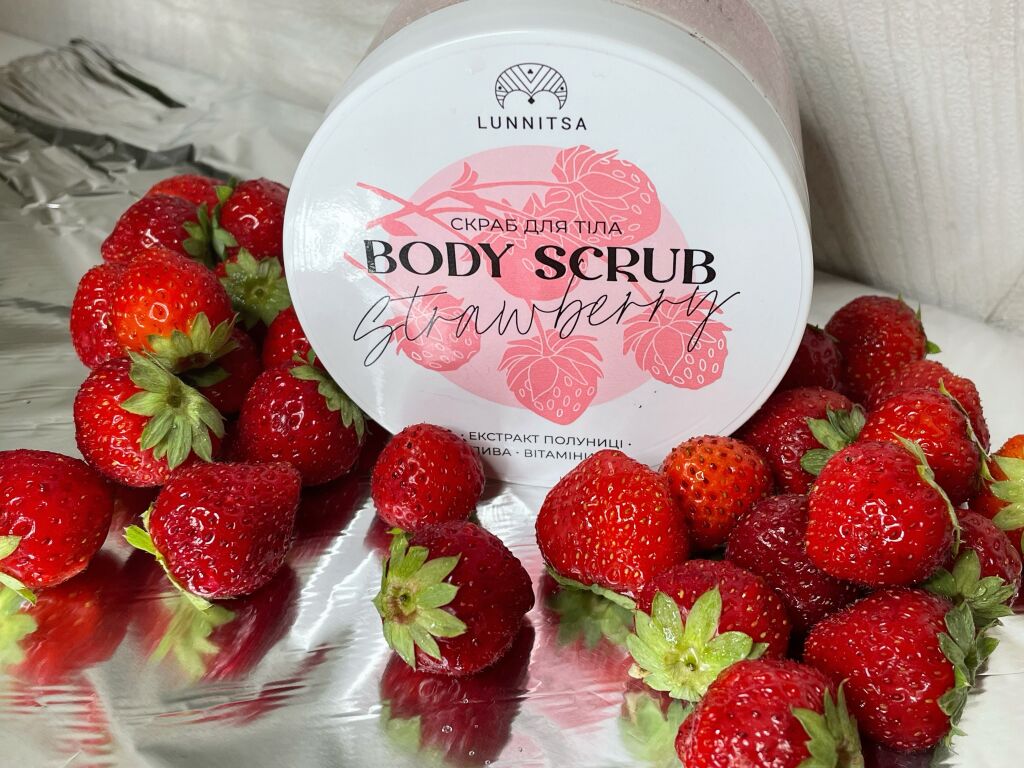 Lunnitsa | Strawberry Scrub