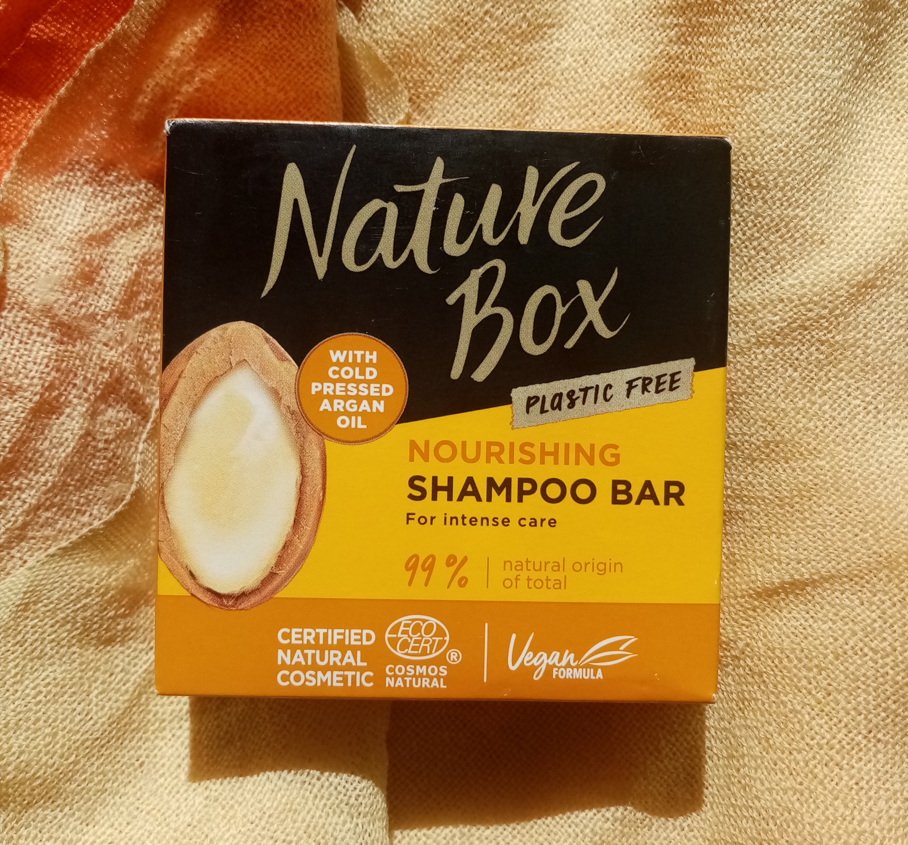 Твердий шампунь від Nature box