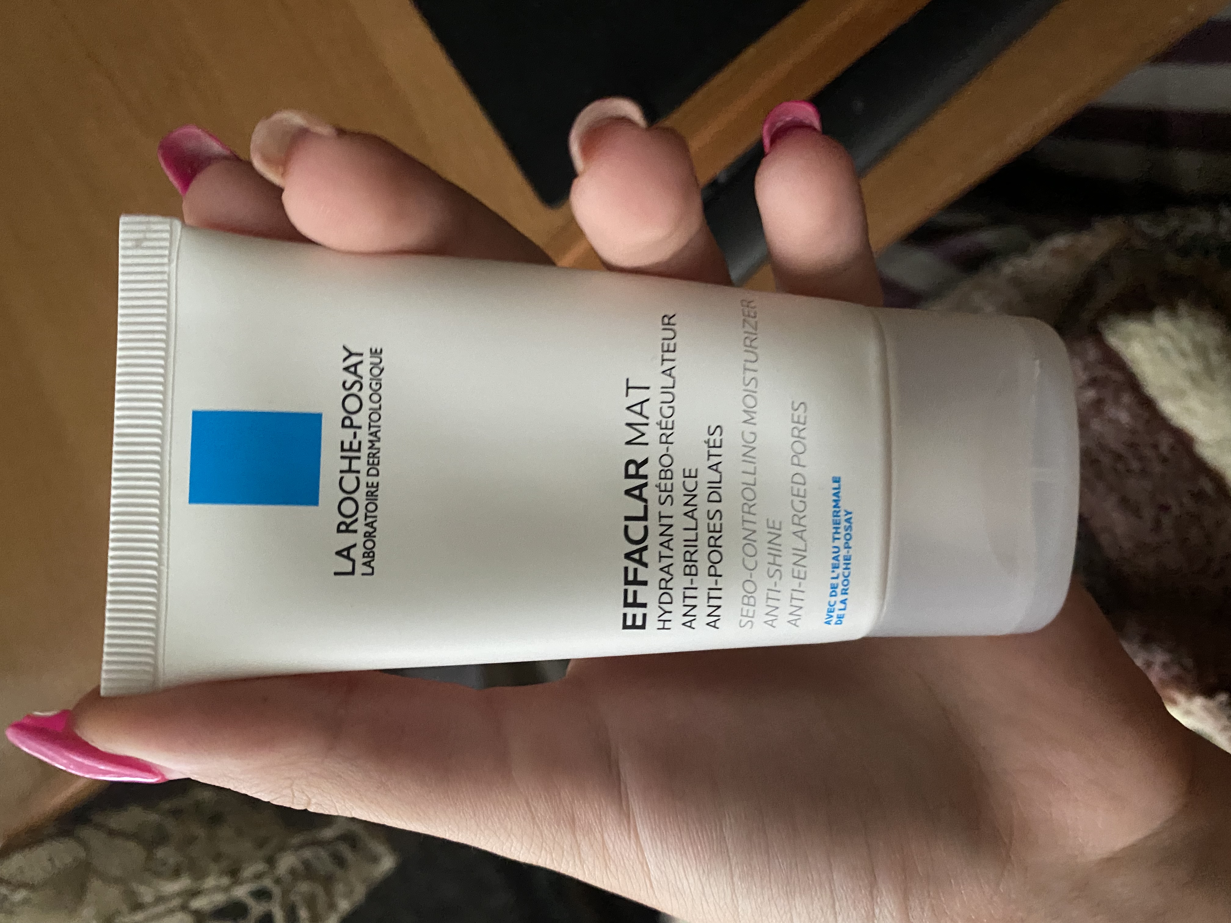 Зволожуюча матуюча себорегулююча емульсія La Roche-Posay Effaclar MAT