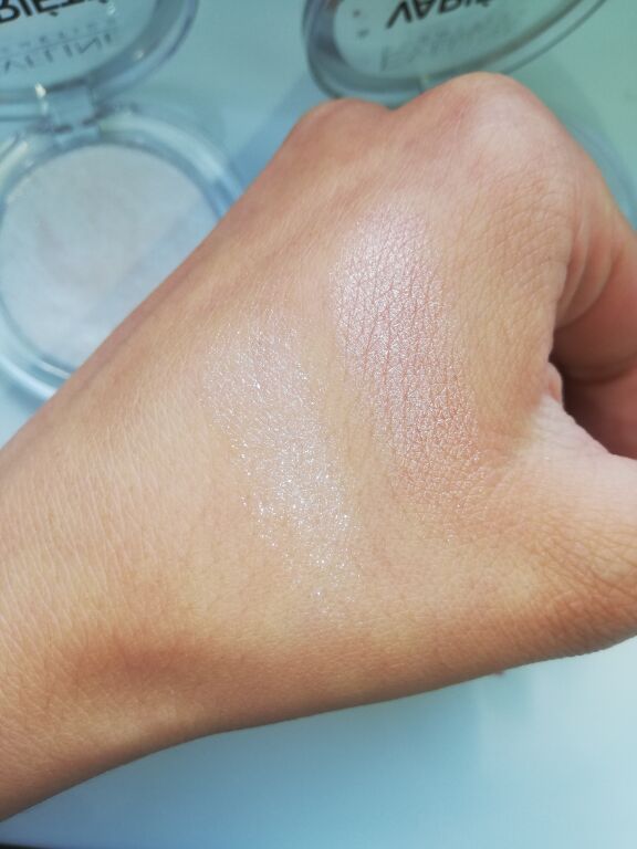 Eveline Variete pressed highlighter