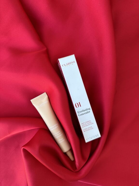 Clarins Everlasting Long-Wearing And Hydration Concealer