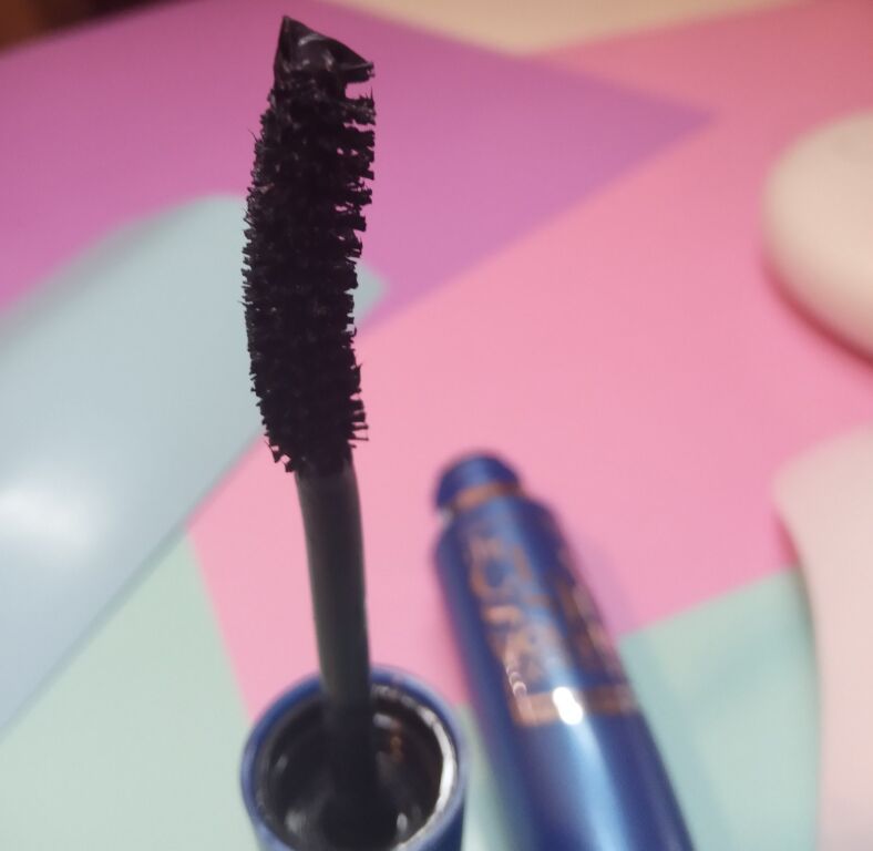 Maybelline New York Volum Express Curved Brush