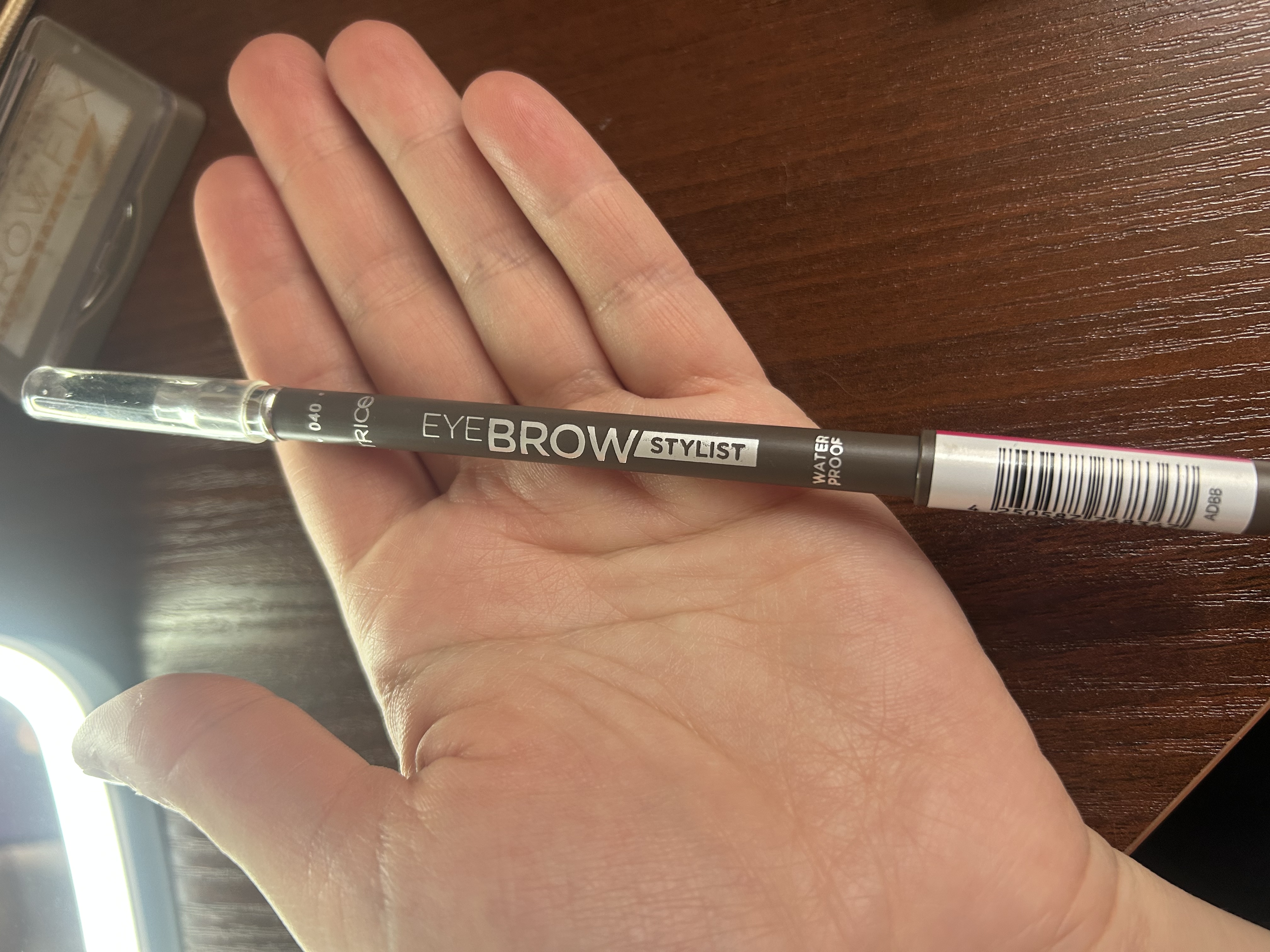 Дуже класний бюджетний олівець для брів