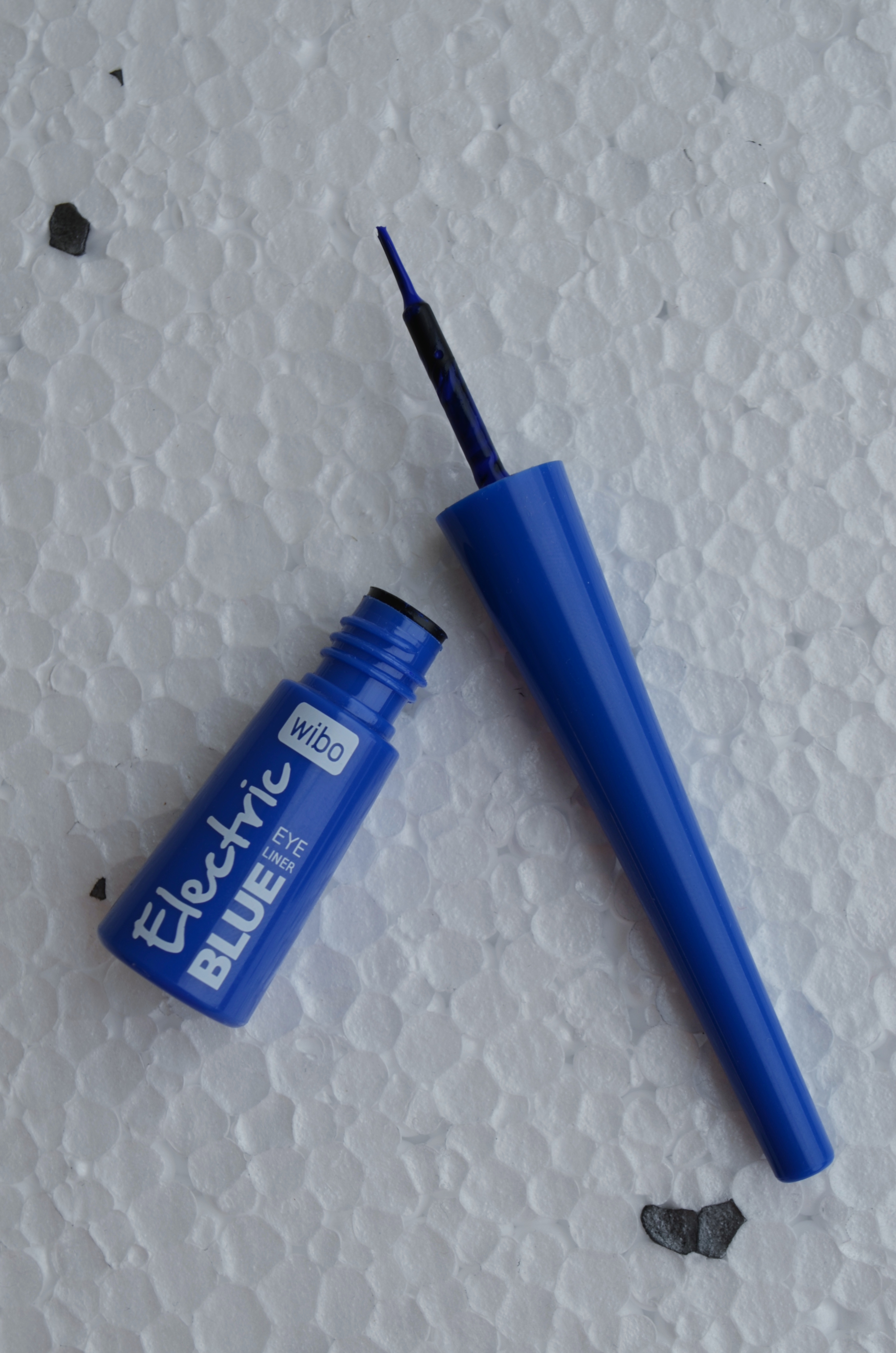 Electric Blue: вже не тренд, але все ще у серці💙Огляд на Eye Liner від Wibo