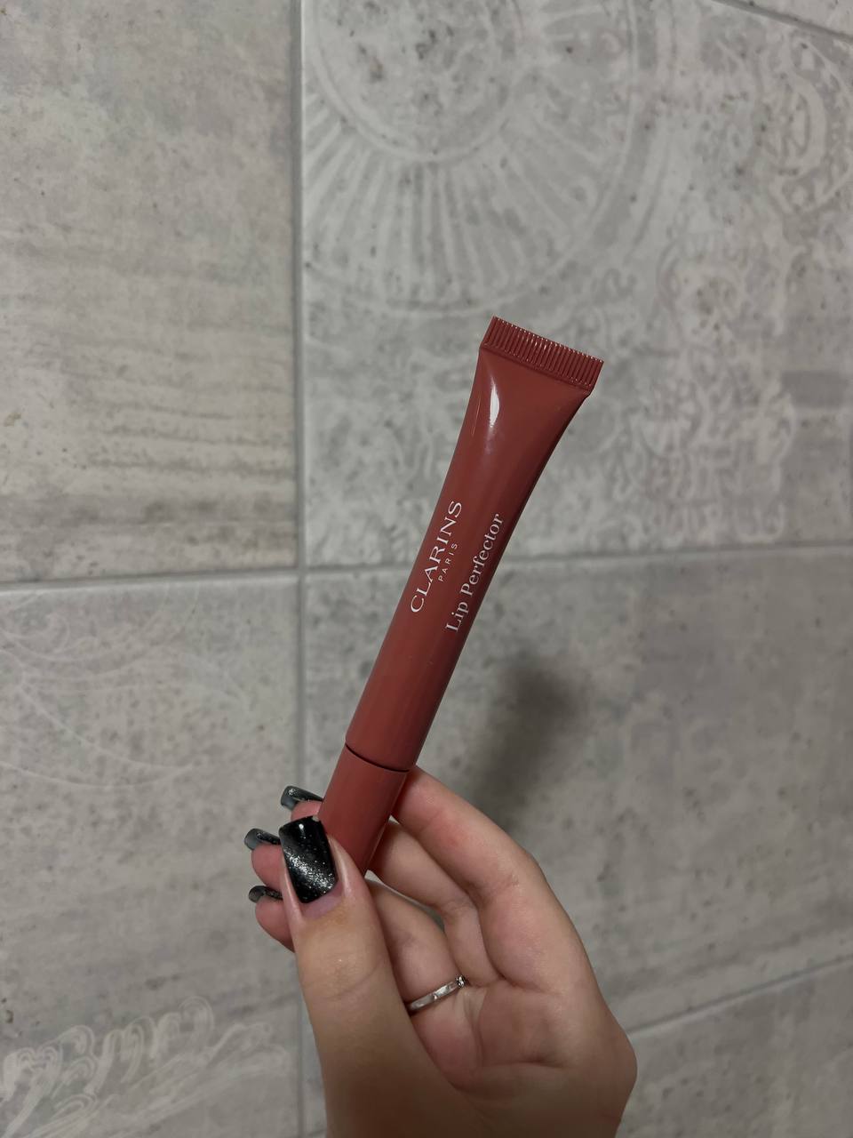 Огляд на нашумівший блиск Clarins Lip Perfector 16