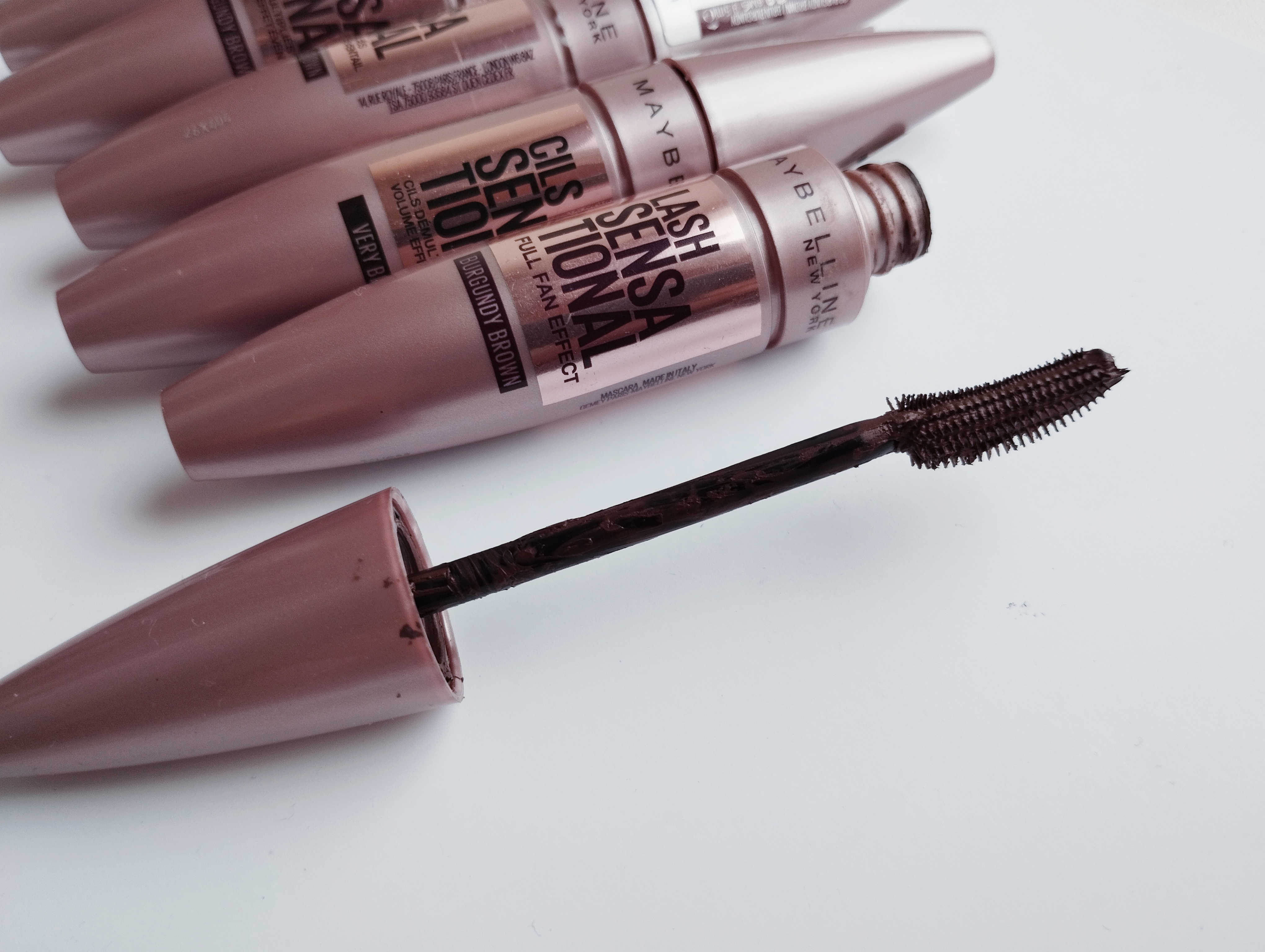 Одна з найкращих від Maybelline! Обожнюю її! У відтінок Burgundy brown я закохалася!