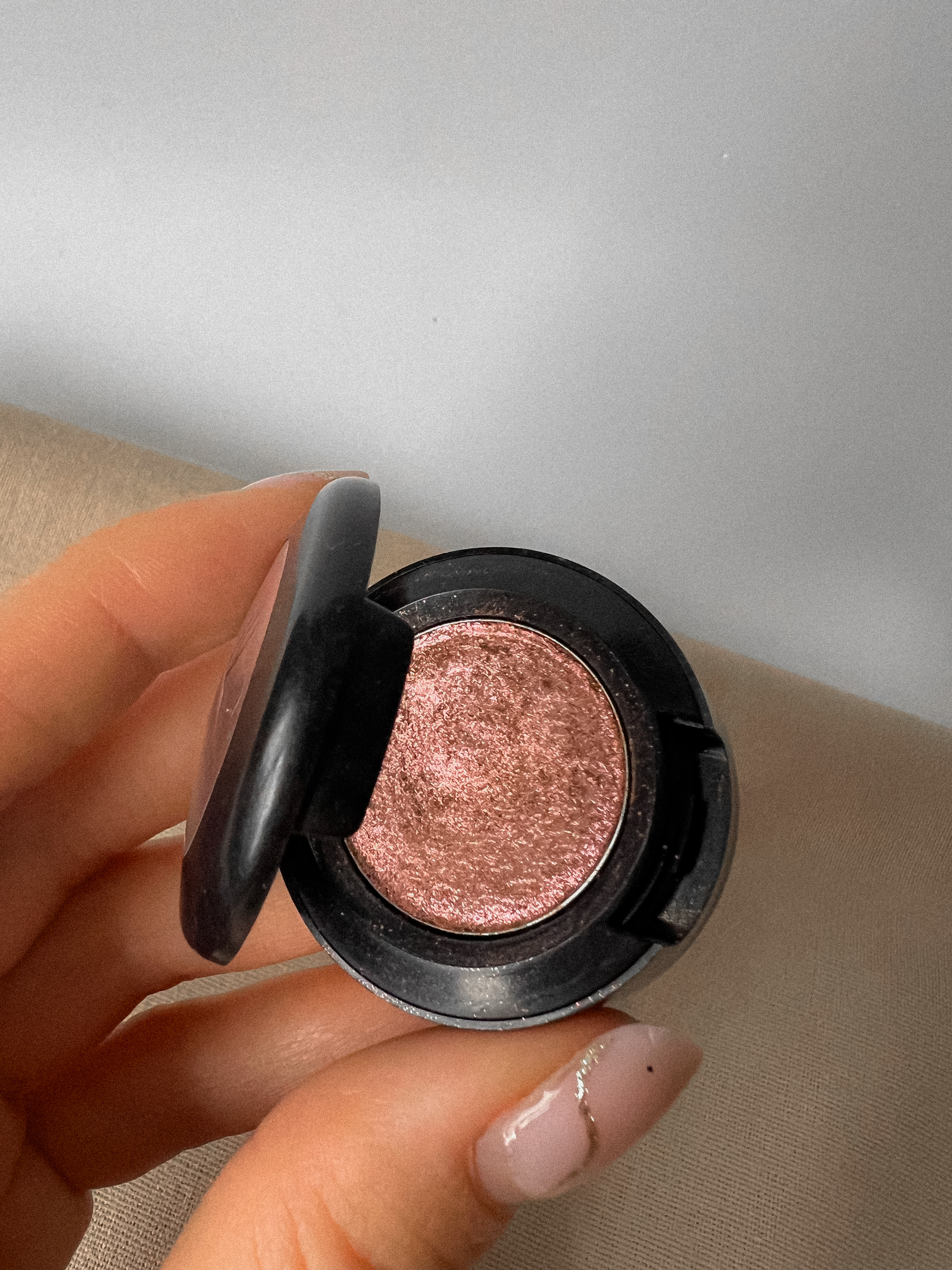 Тіні MAC Dazzleshadow у відтінку Slow/Fast/Slow