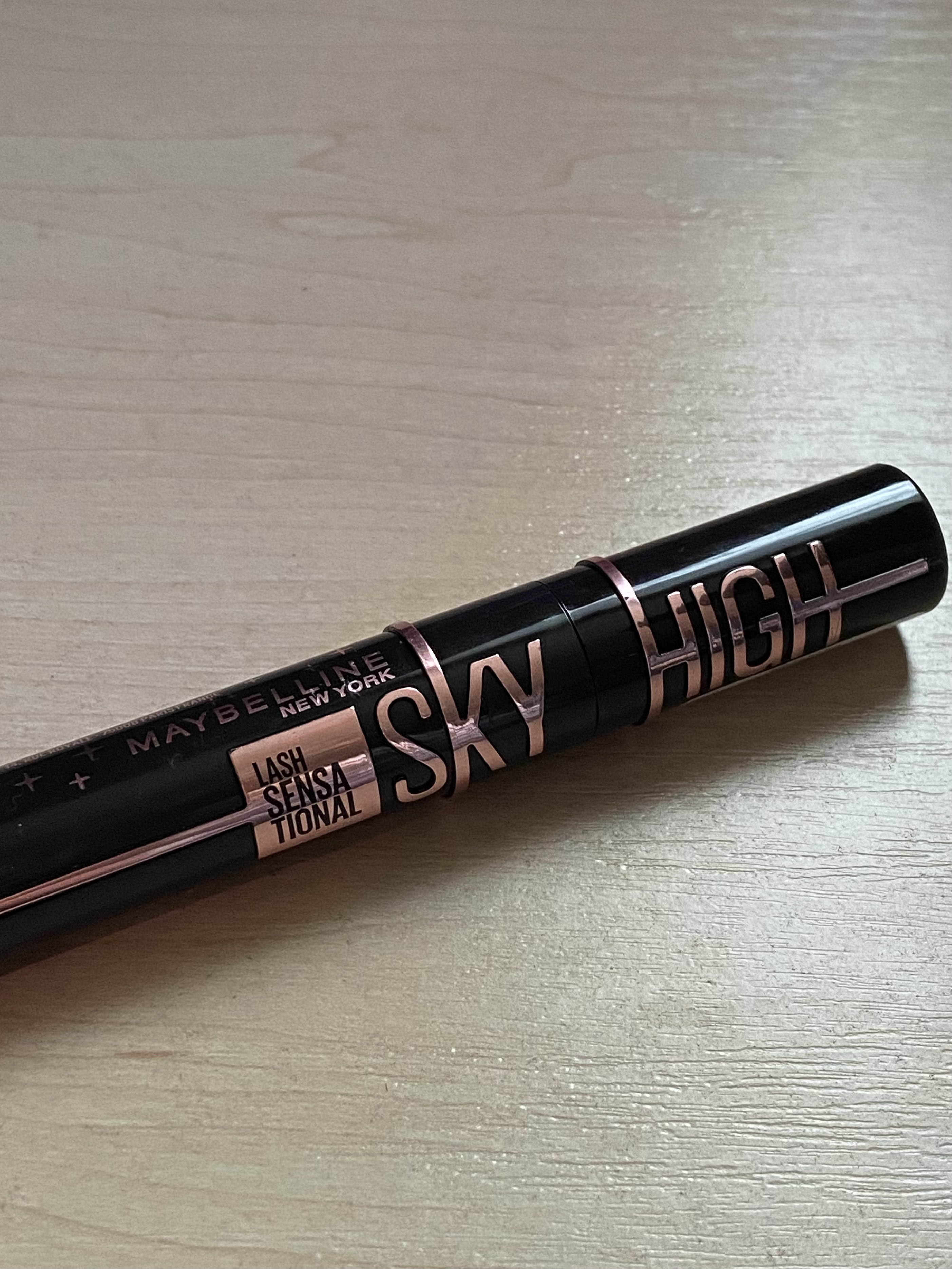 Огляд на туш для вій Туш для вій Maybelline New York Lash Sensational Sky High, Cosmic Black