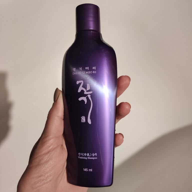 Daeng Gi Meo Ri Vitalizing Shampoo