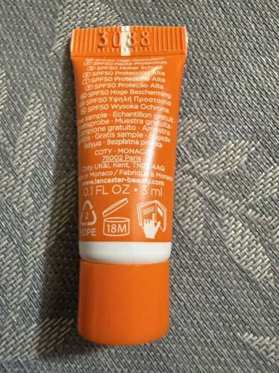 Sun Sensitive Tinted Mattifying Fluid SPF50 від Lancaster