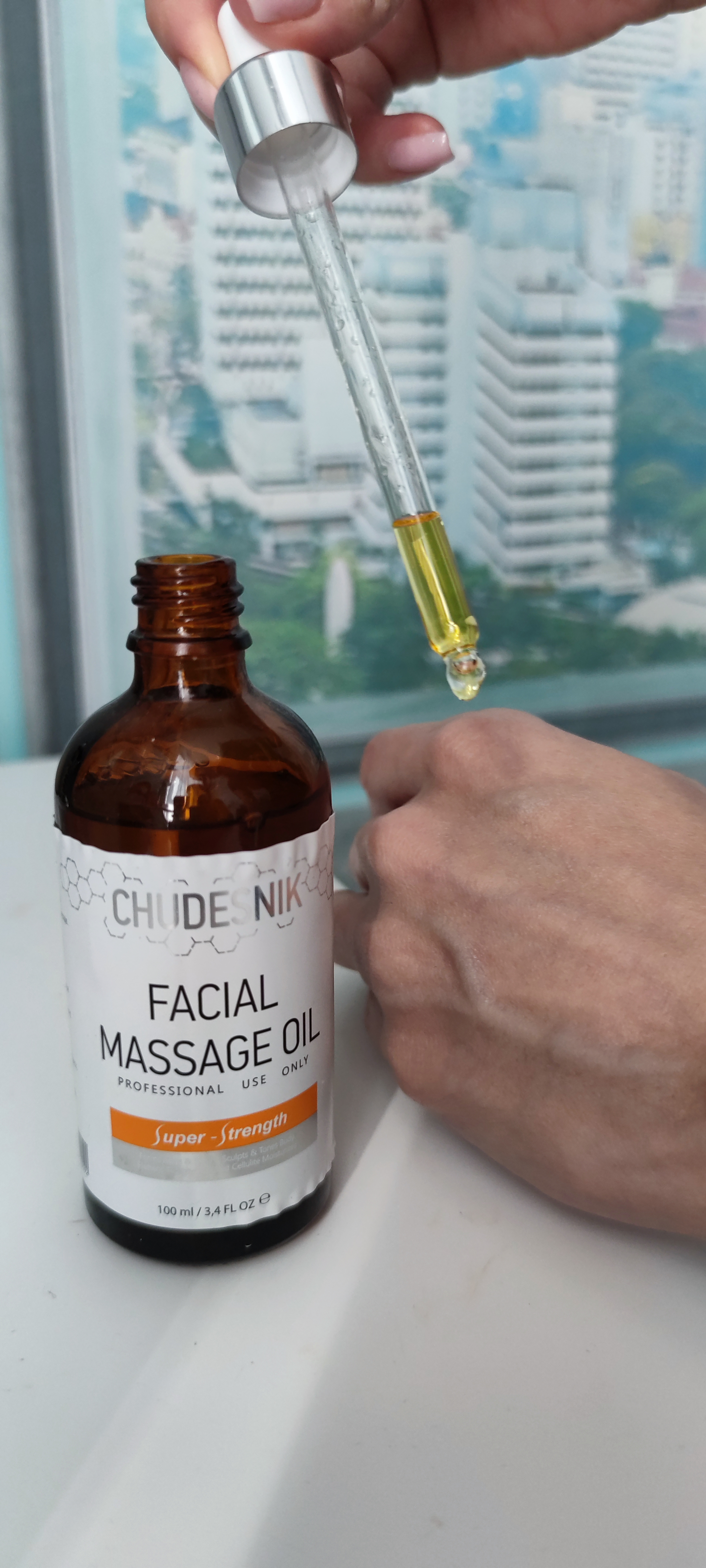 Чи потрібен масаж обличчя? Facial Massage Oil