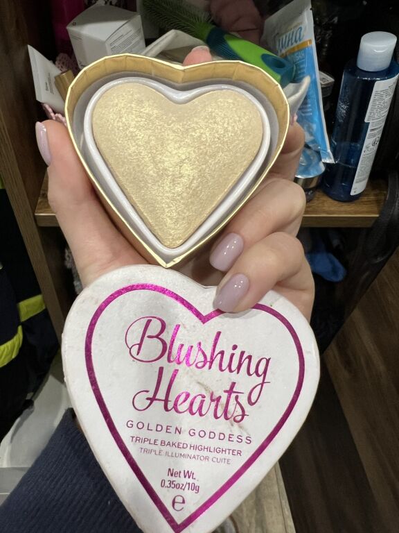 Makeup Revolution Blushing Hearts Highlighter