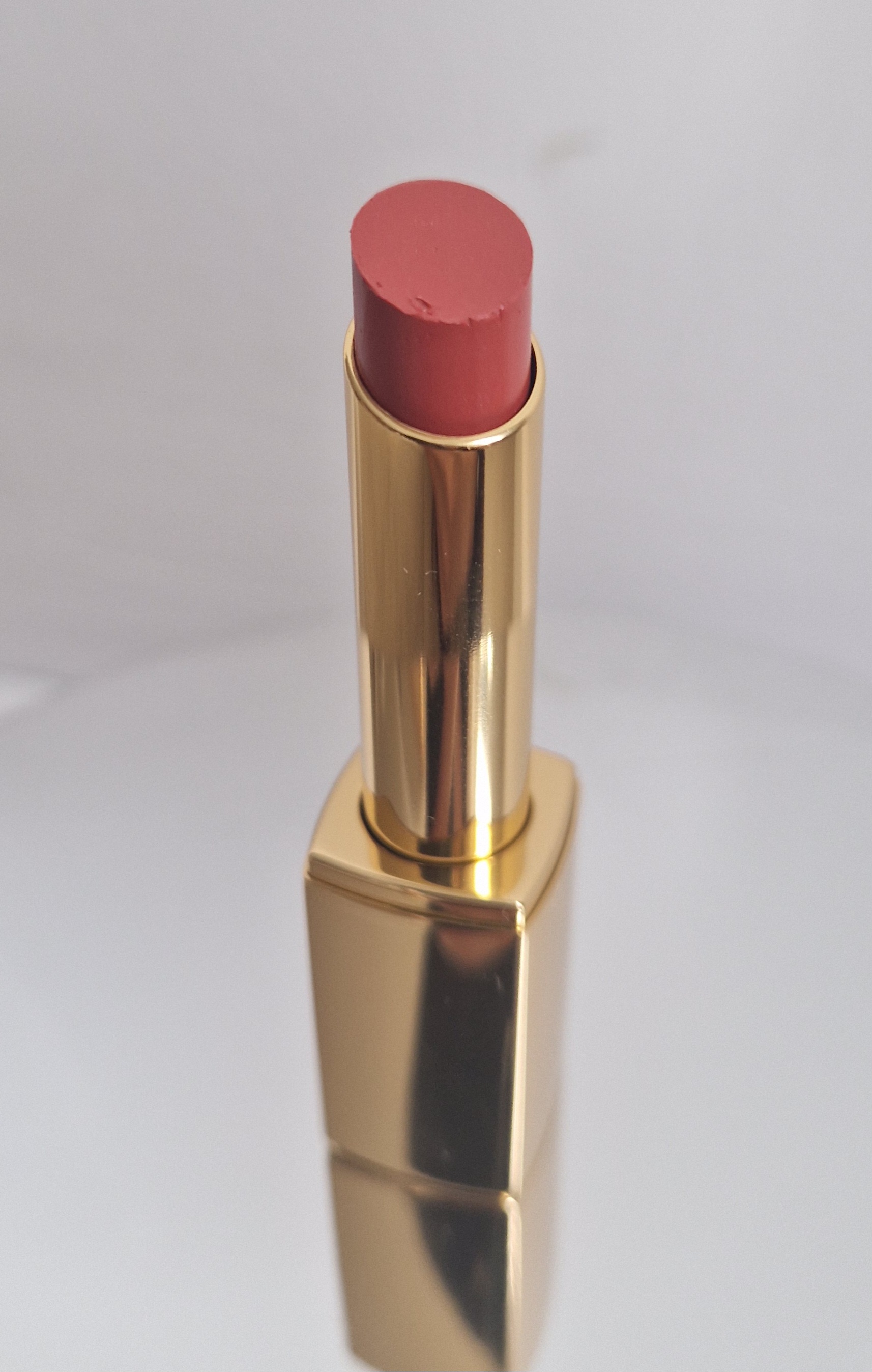 Кораловий шик з Chanel Rouge Allure L'extrait Beige Imperieux 814