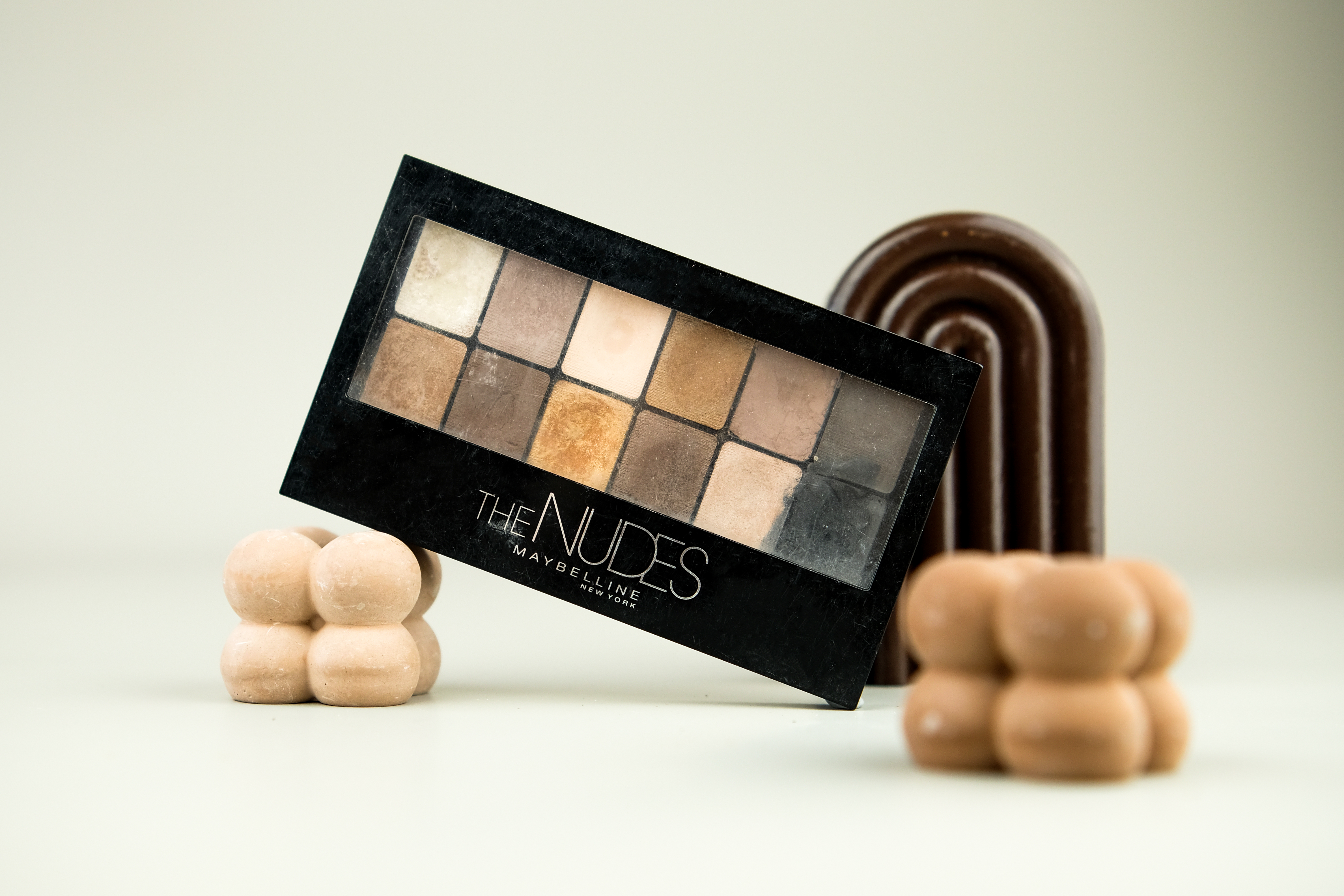 Класика завжди потрібна: Maybelline New York The Nudes Palette