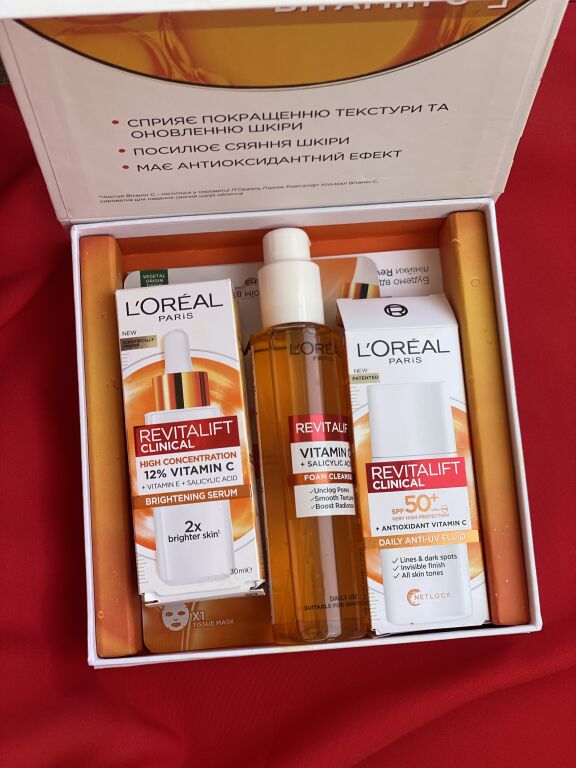 L'Oreal Paris Revitalift Vitamin C це ж класно)