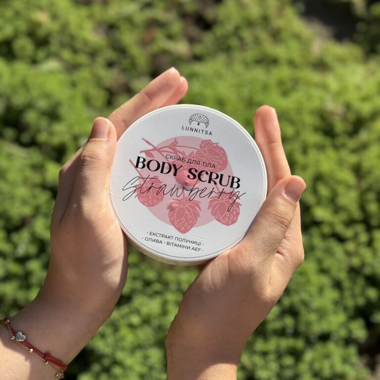 Lunnitsa Strawberry Scrub