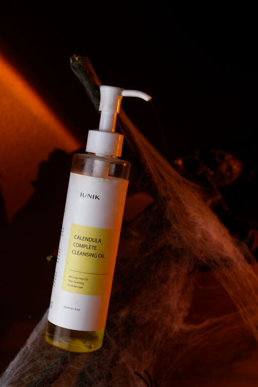 #notscarywithmakeupclub Здатна змити навіть гріхи : IUNIK Calendula Complete Cleansing Oil