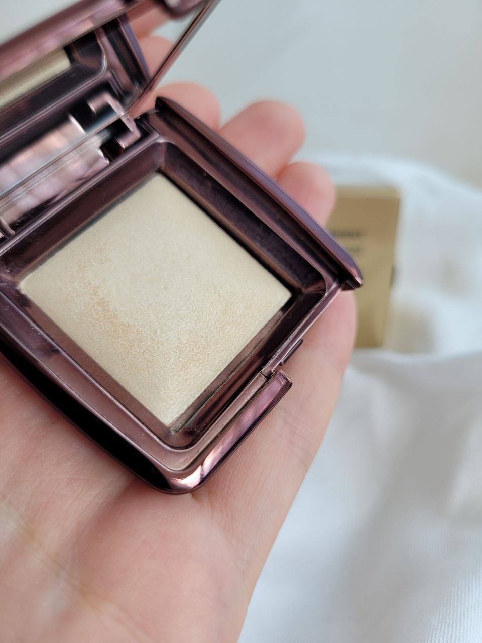 Hourglass Lighting Powder Diffused Light