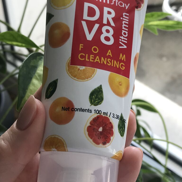 FarmStay DR.V8 Vitamin Foam Cleansing