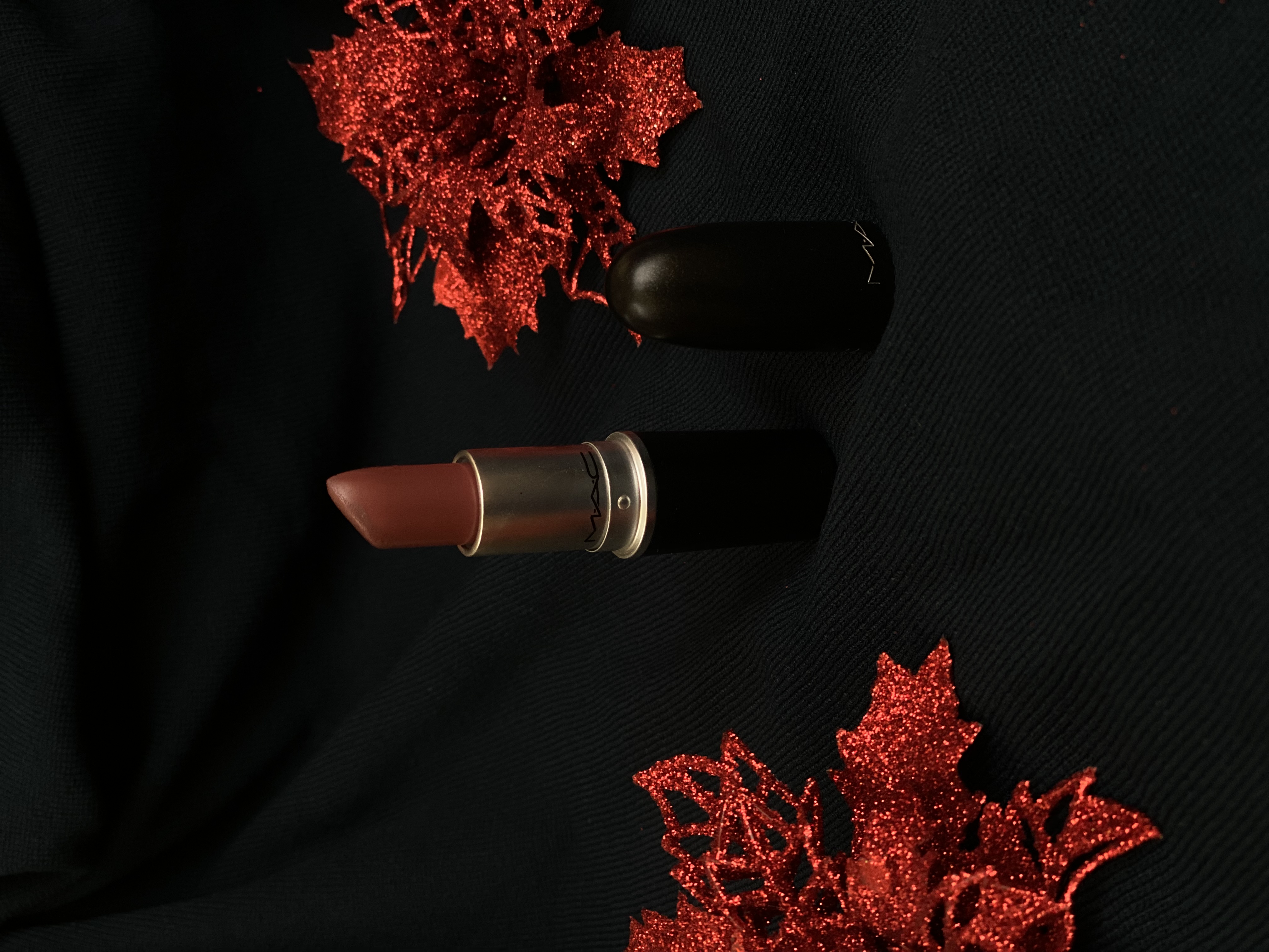 M.A.C Cremesheen Lipstick у красивому відтінку