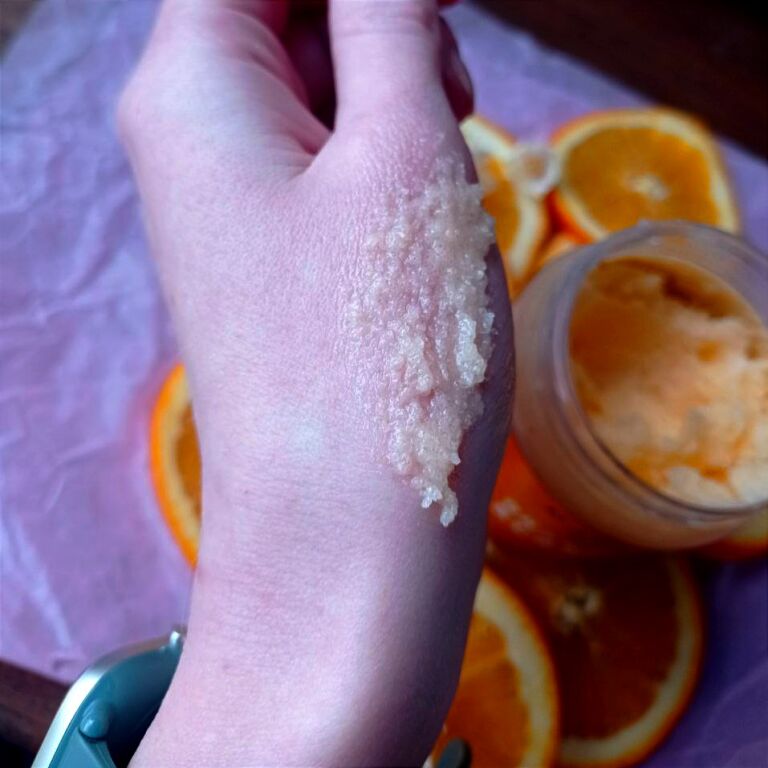 Скраб натуральний сольовий для обличчя і тіла "Апельсин і вербена"
