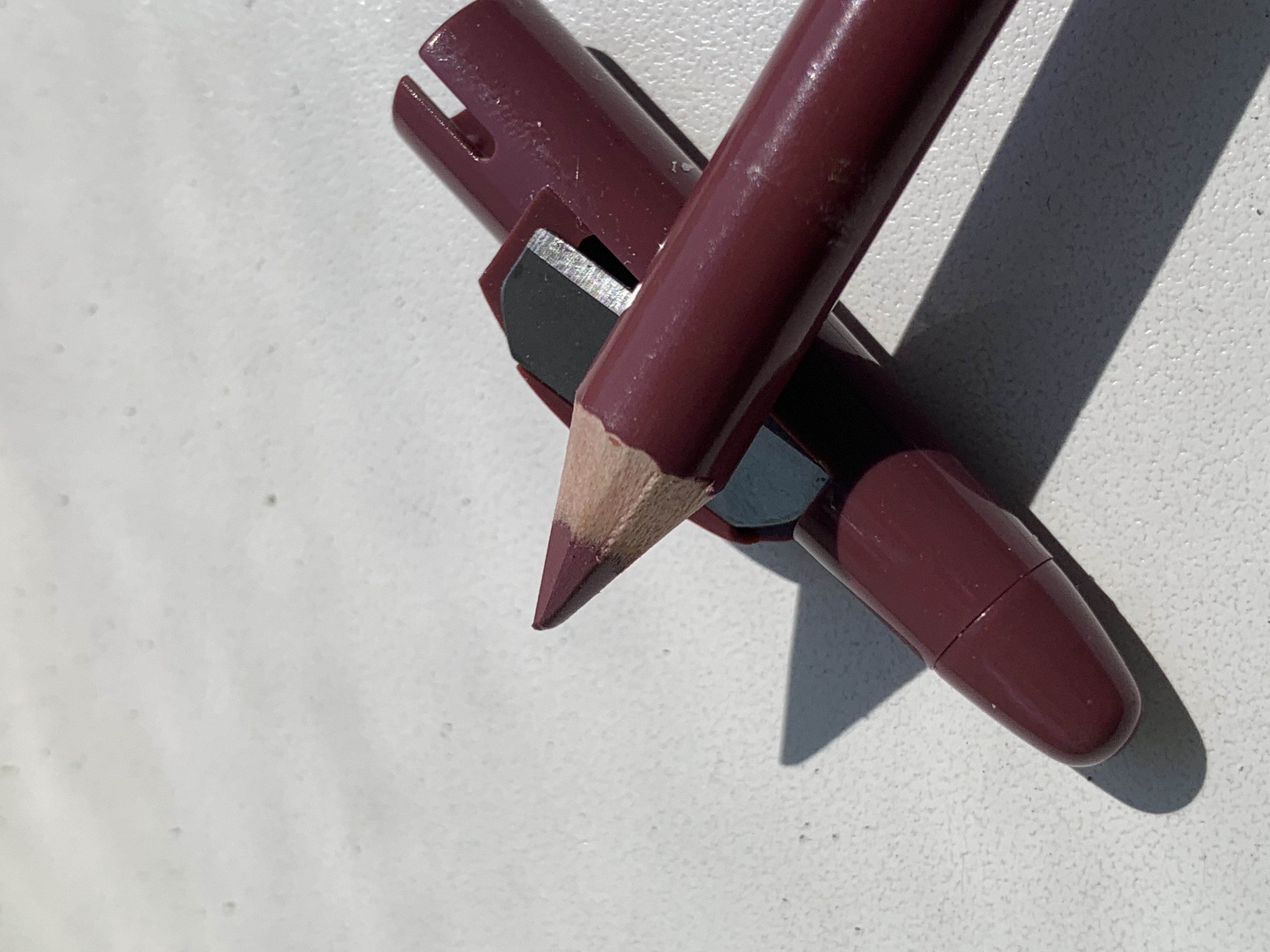 Цікавий колір олівчика від Eveline💄