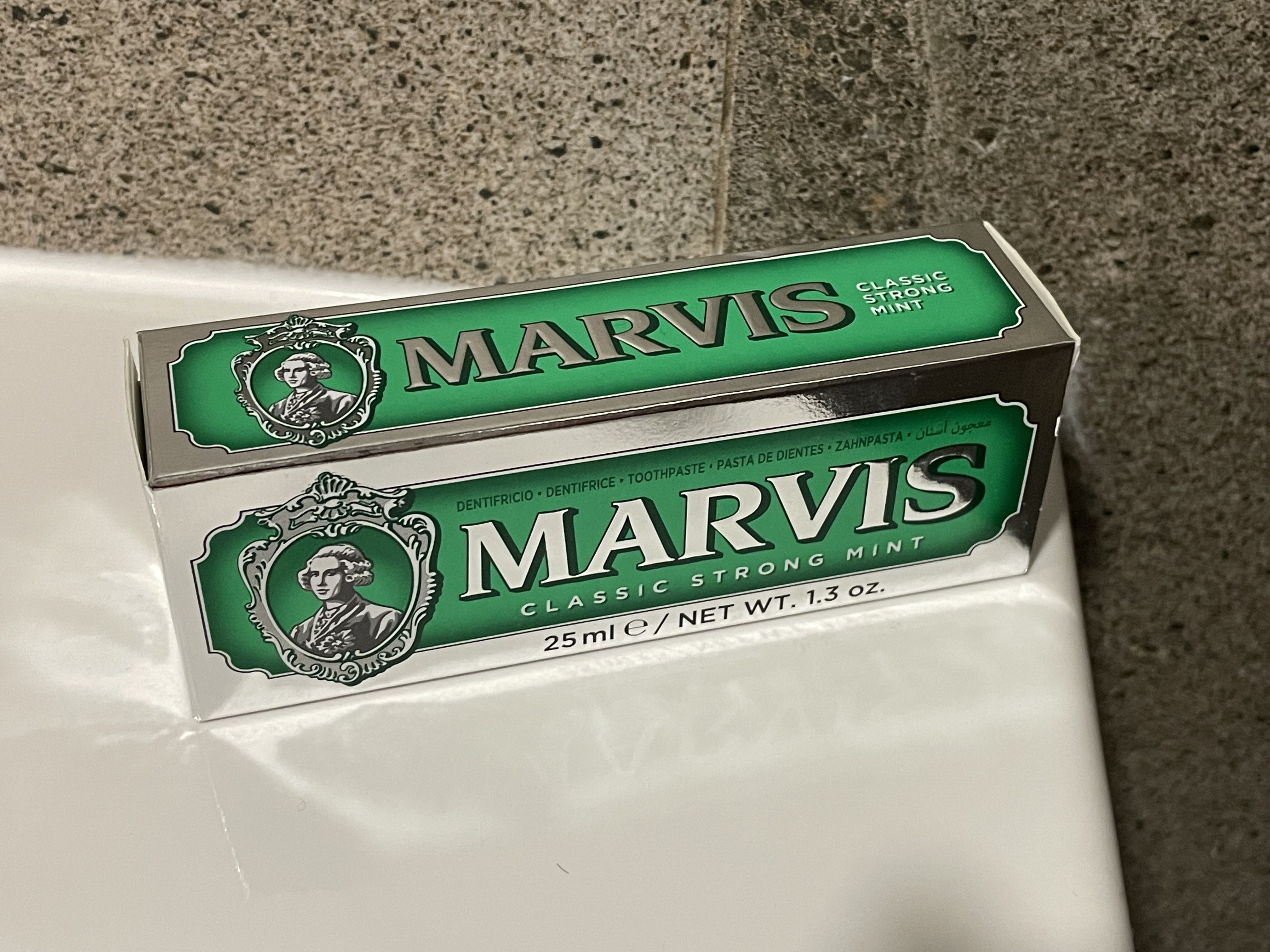 Marvis Classic Strong Mint + Xylitol