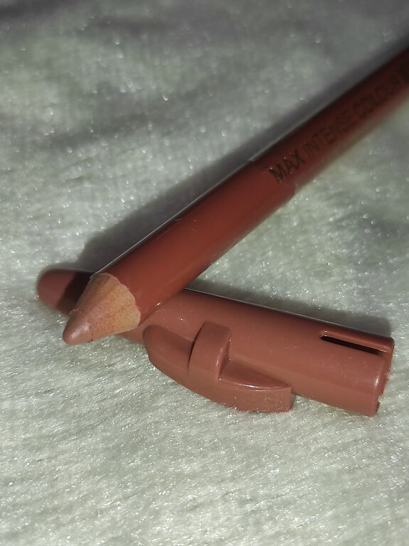 Олівець для губ Eveline Cosmetics Max Intense Colour