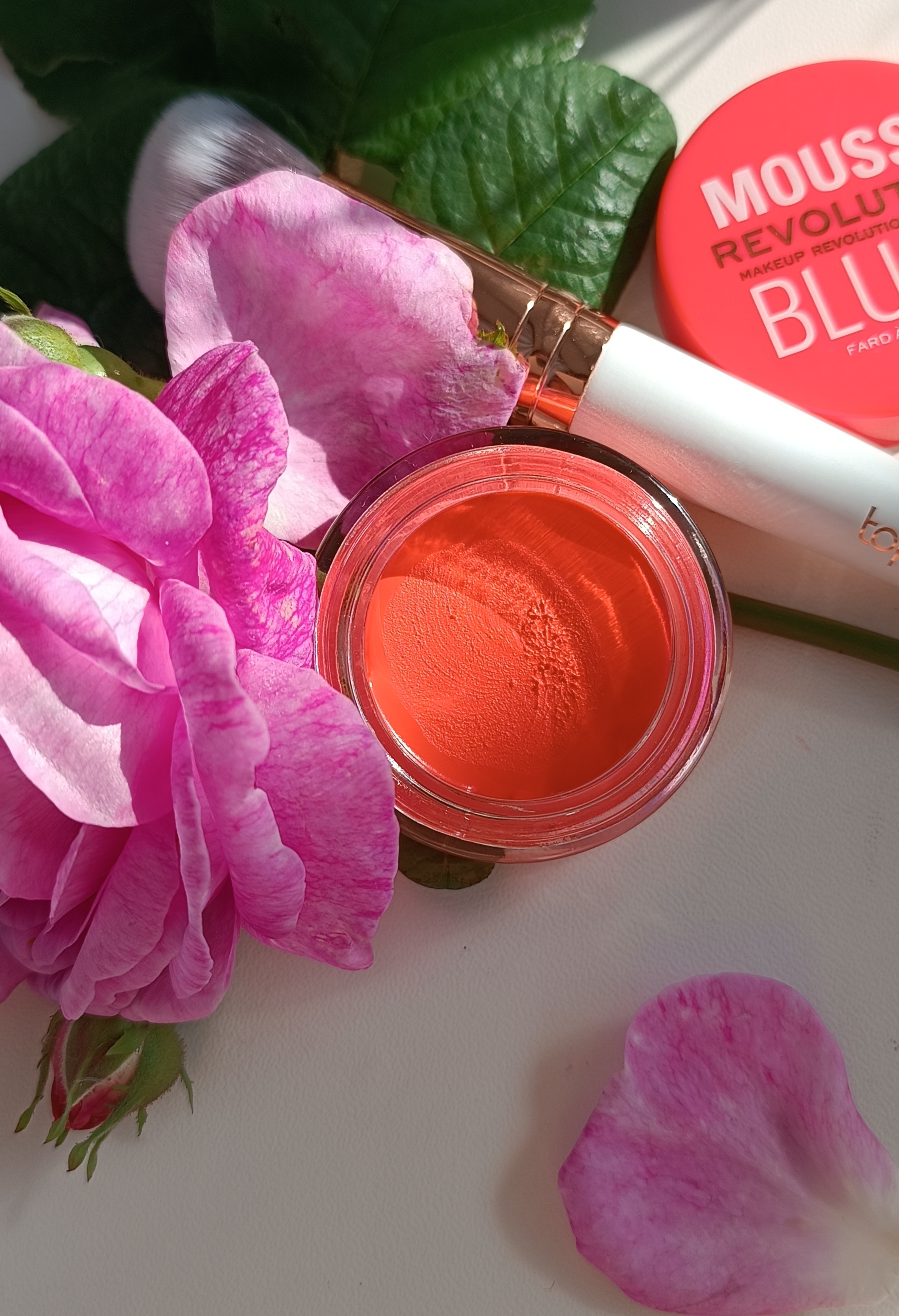 Кремові рум'яна Makeup Revolution Mousse Blush у відтінку Grapefruit Coral