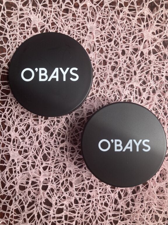 O’BAYS Long-Lasting Finish Powder & O’BAYS Pore-Blurring Powder