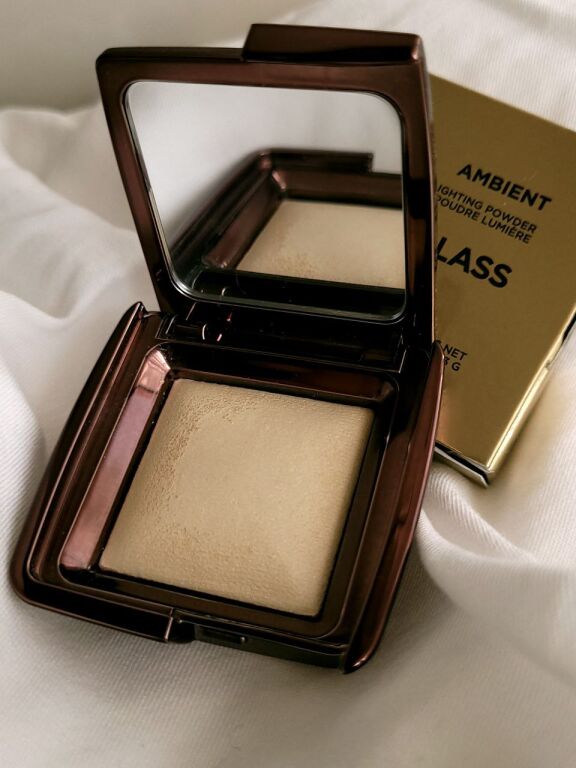 Hourglass Lighting Powder Diffused Light