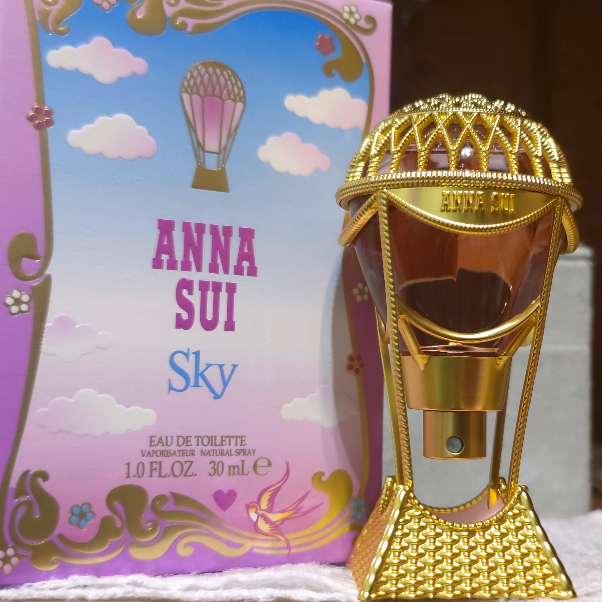 Естетично привабливий парфум ANNA SUI Sky