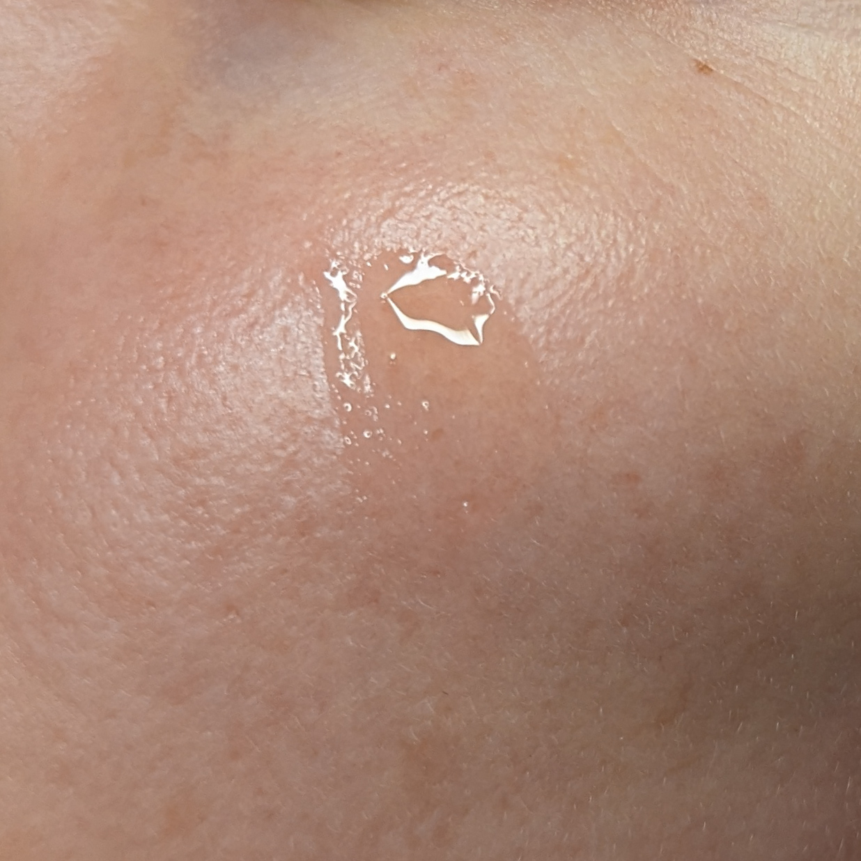 Як потрясіння впливають на шкіру: Лікую висип з Estee Lauder Night Repair