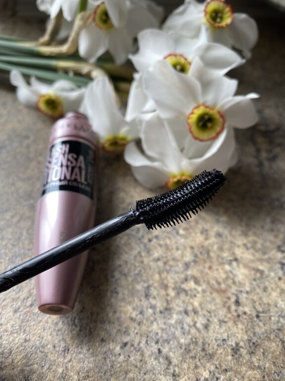 Maybelline New York Lash Sensational Intense Black.