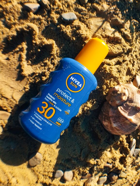 Сонцезахисний спрей "Захист та зволоження" SPF 30