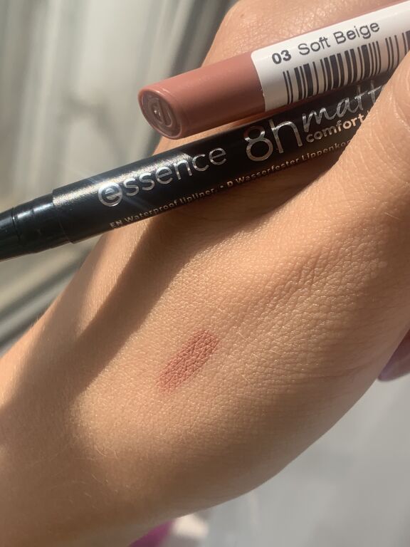 Maybelline New York Lifter Gloss & Essense 8 hours lip pencil