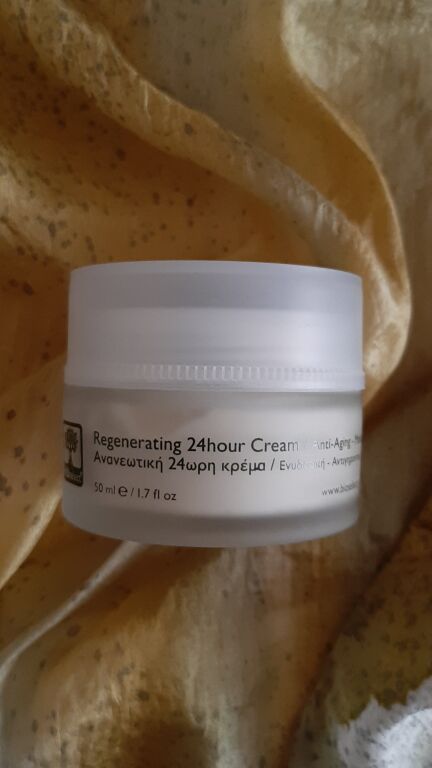 Відновлюючий 24-годинний крем з діктамелією, миртом та вівсом BIOselect Regenerating 24hour Cream