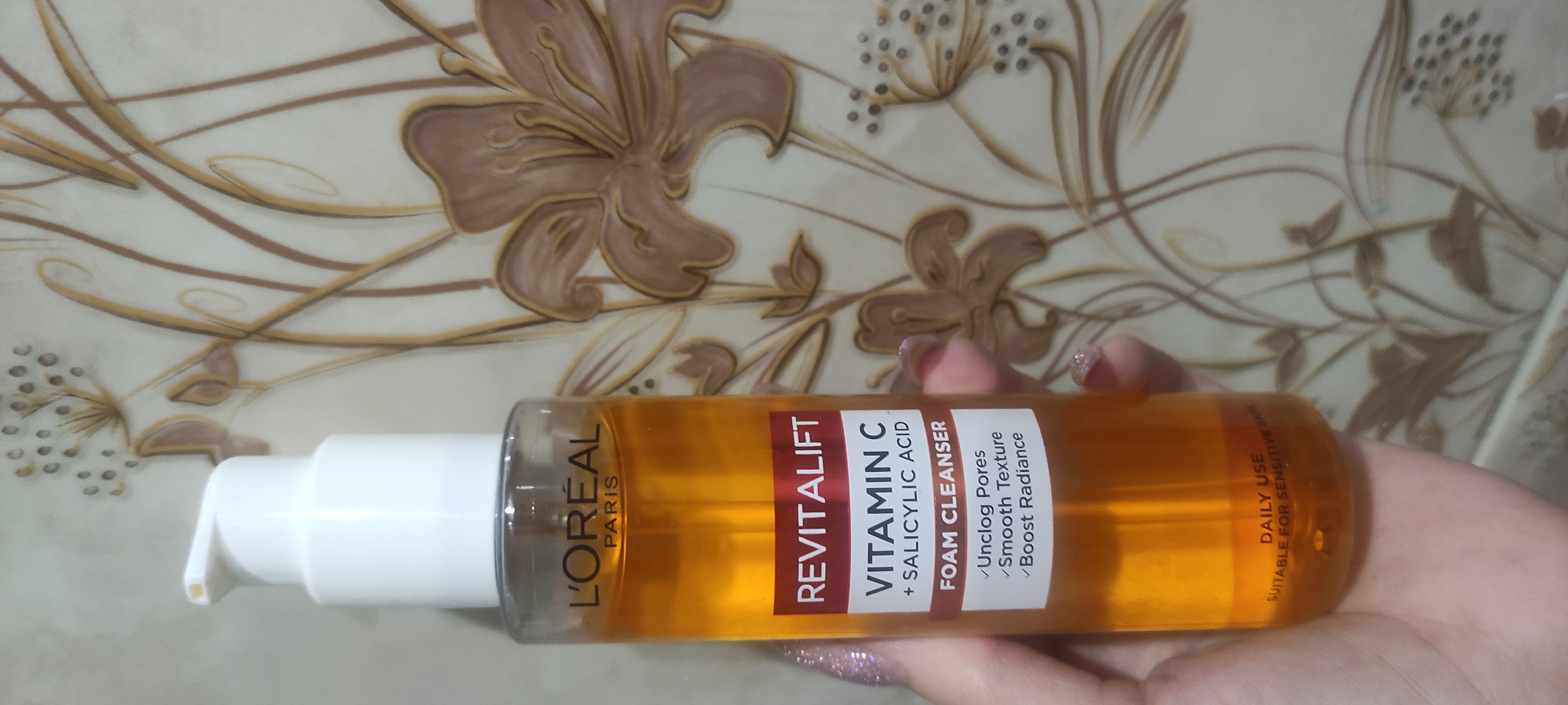 Пінка з вітаміном С для очищення шкіри обличчя L'Oreal Paris Revitalift Vitamin C Cleanser