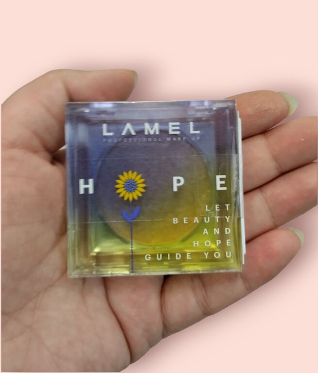 Ну що чекали чекали і таки діждались - Свотчі кремового хайлайтеру від Ламель серії HOPE