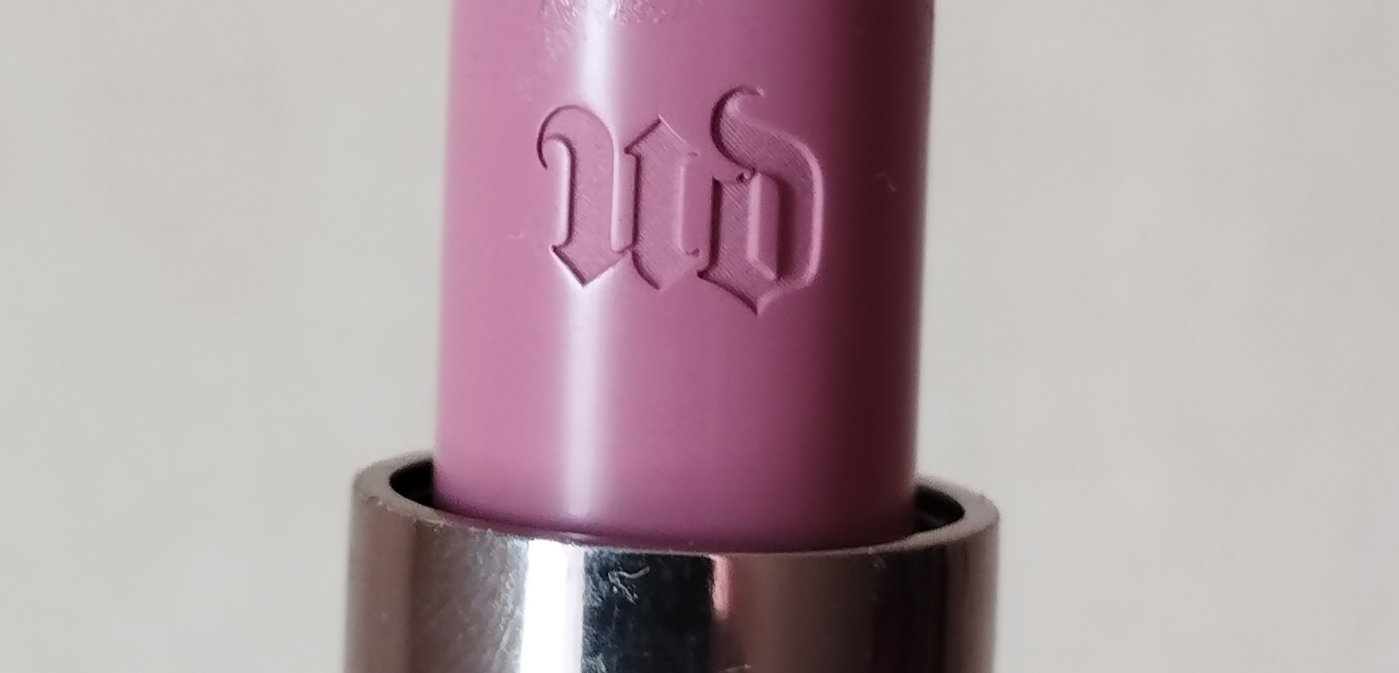 Помада від Urban Decay Vice Lipstick #Violate із лінійки Cream