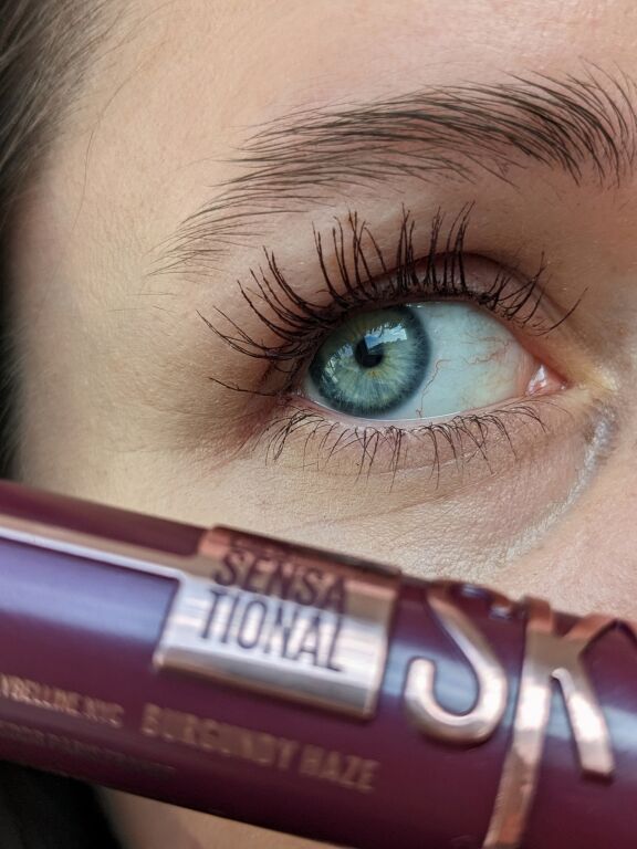 Найцікавіша туш для вій Maybelline New York Lash Sensational Sky High в кольорі Burgundy Haze