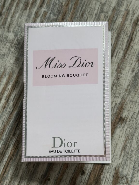 Ніжний весняний аромат від Dior