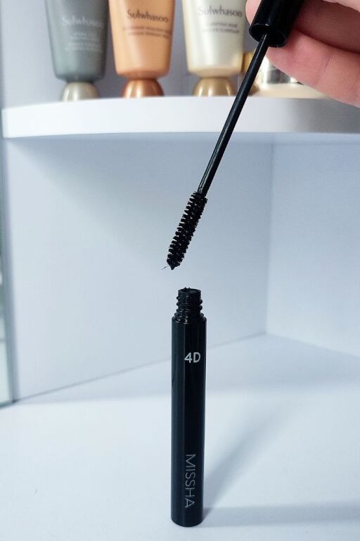 Сьогодні розповім про бюджетну туш Missha The Style 4D Mascara.