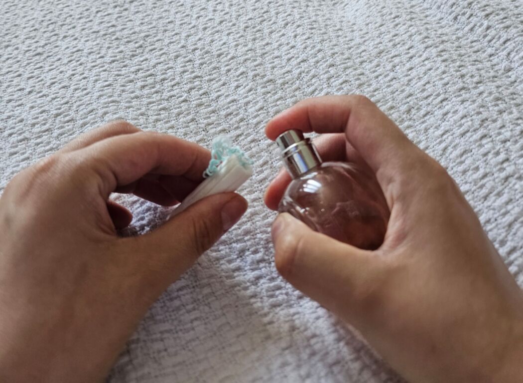 Що спільного між парфумами і жіночим тампоном?