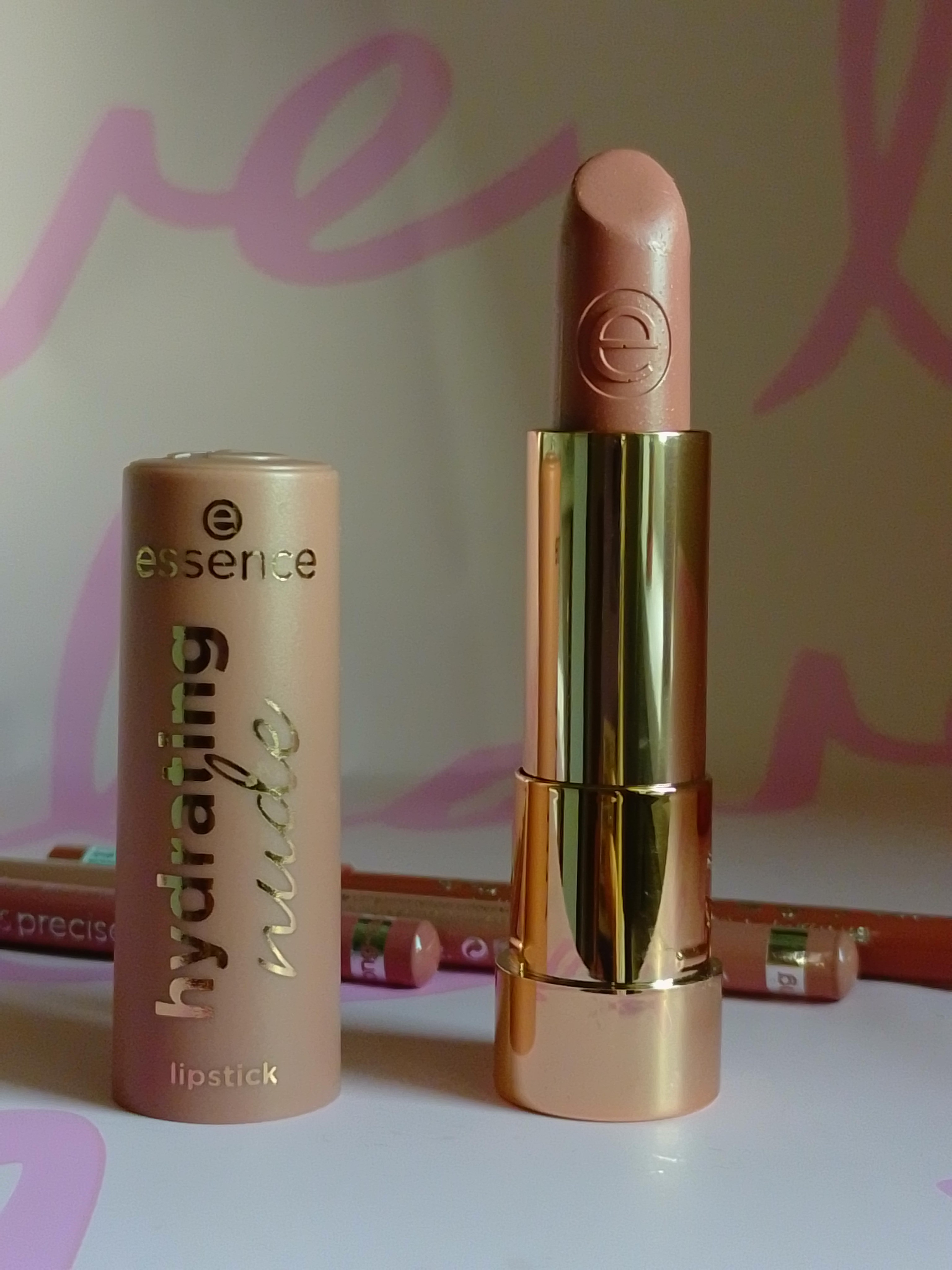 Essence Hydrating Nude 302 Heavenly