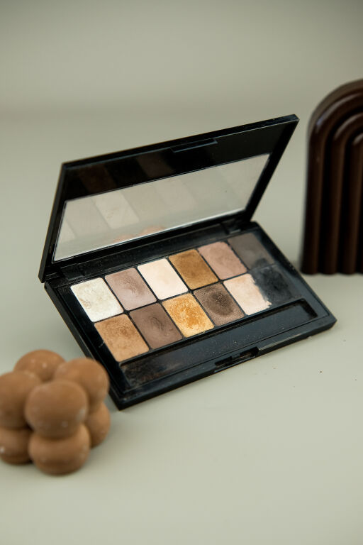 Класика завжди потрібна: Maybelline New York The Nudes Palette