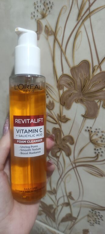 Пінка з вітаміном С для очищення шкіри об�личчя L'Oreal Paris Revitalift Vitamin C Cleanser